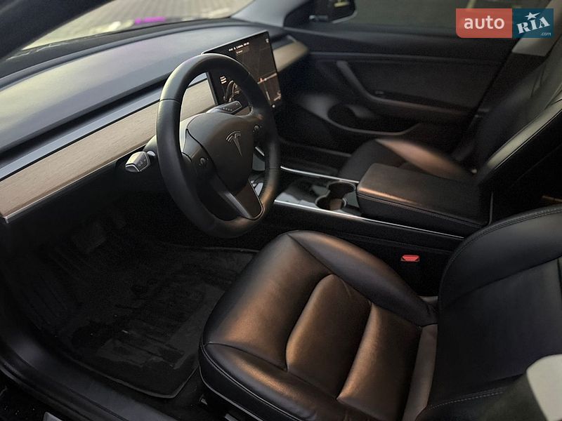 Седан Tesla Model 3 2020 в Києві
