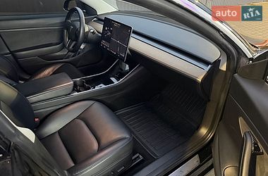 Седан Tesla Model 3 2020 в Києві