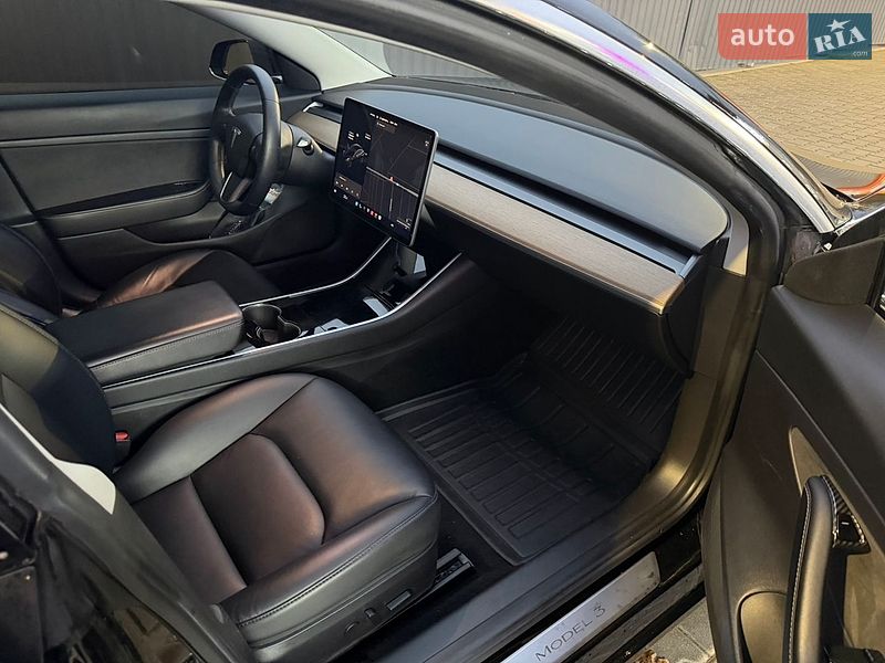 Седан Tesla Model 3 2020 в Києві