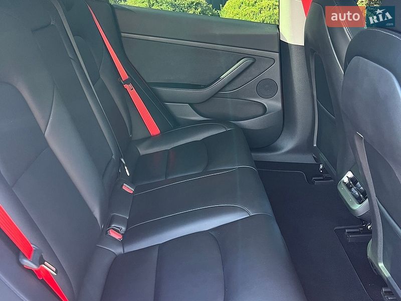 Седан Tesla Model 3 2022 в Дніпрі