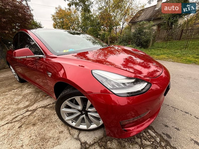 Седан Tesla Model 3 2019 в Трускавце