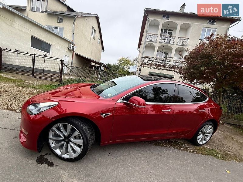 Седан Tesla Model 3 2019 в Трускавце