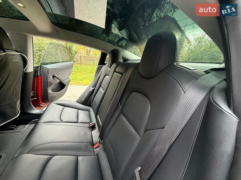 Седан Tesla Model 3 2019 в Трускавце