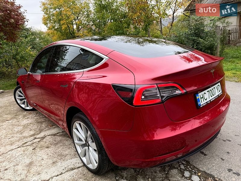 Седан Tesla Model 3 2019 в Трускавце
