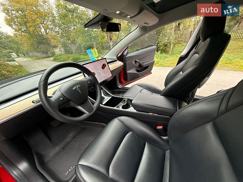 Седан Tesla Model 3 2019 в Трускавце