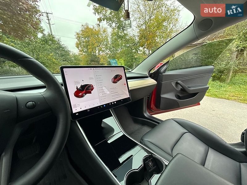 Седан Tesla Model 3 2019 в Трускавце