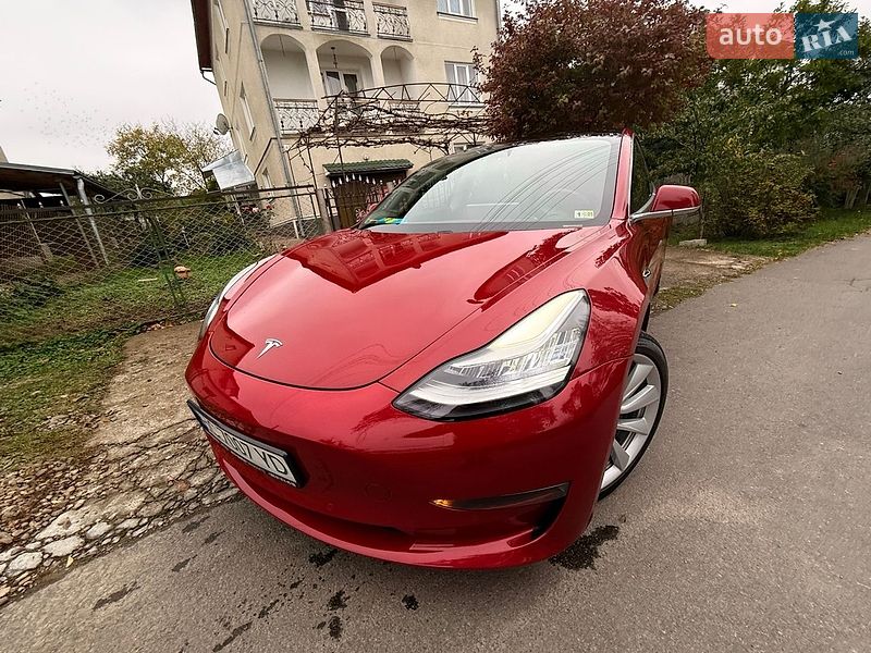 Седан Tesla Model 3 2019 в Трускавце