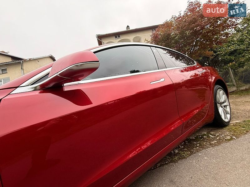 Седан Tesla Model 3 2019 в Трускавце