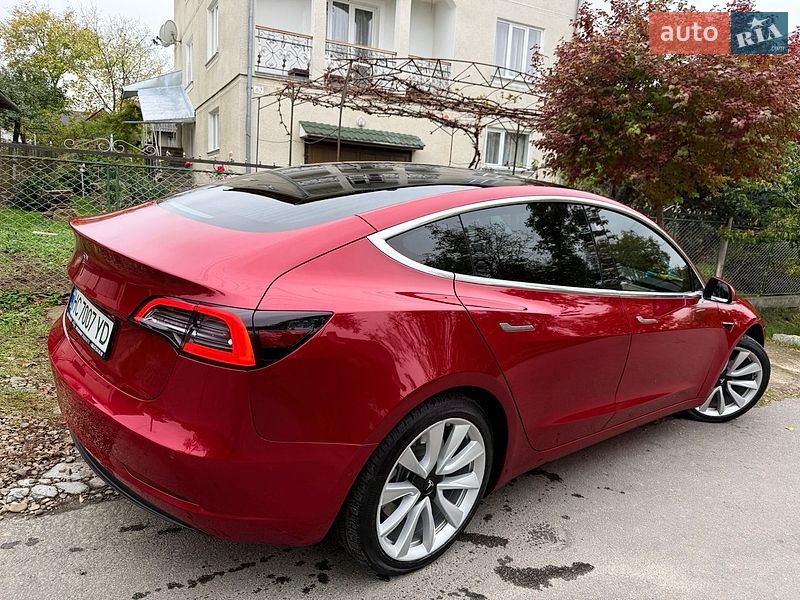 Седан Tesla Model 3 2019 в Трускавце