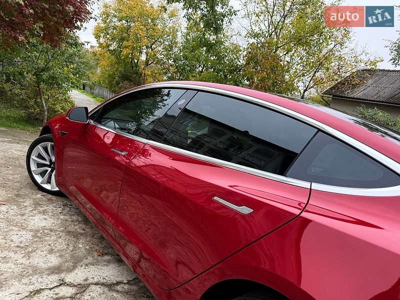 Седан Tesla Model 3 2019 в Трускавце