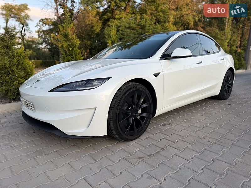 Седан Tesla Model 3 2024 в Николаеве
