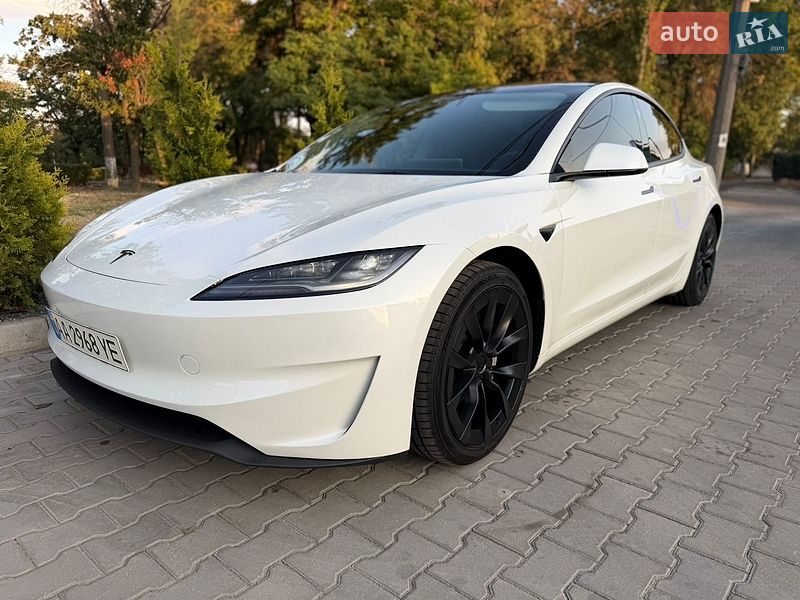 Седан Tesla Model 3 2024 в Николаеве