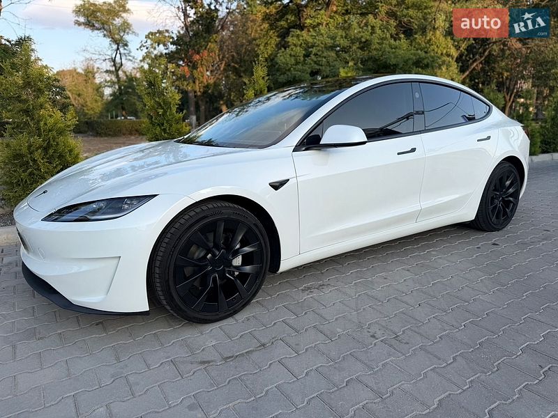 Седан Tesla Model 3 2024 в Миколаєві