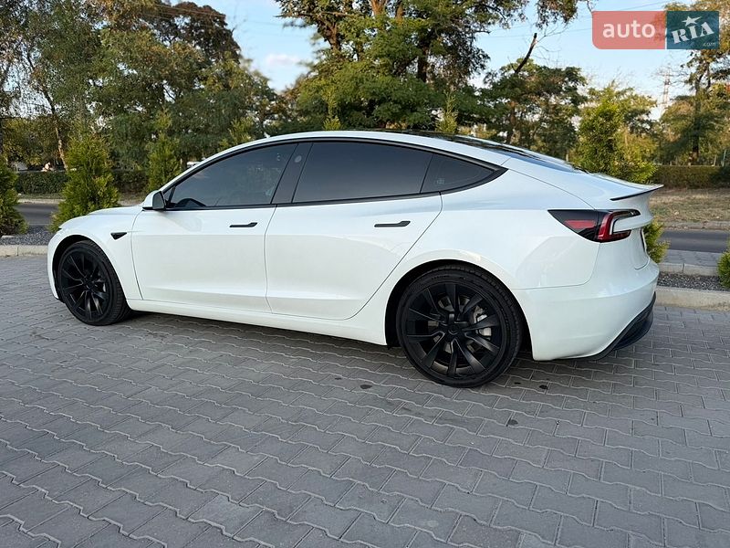 Седан Tesla Model 3 2024 в Николаеве