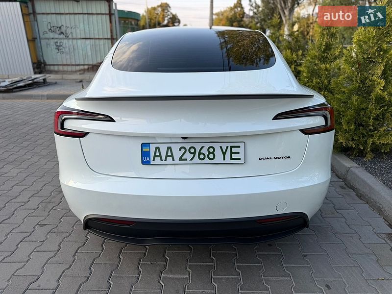 Седан Tesla Model 3 2024 в Николаеве
