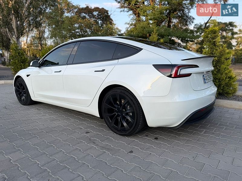 Седан Tesla Model 3 2024 в Николаеве