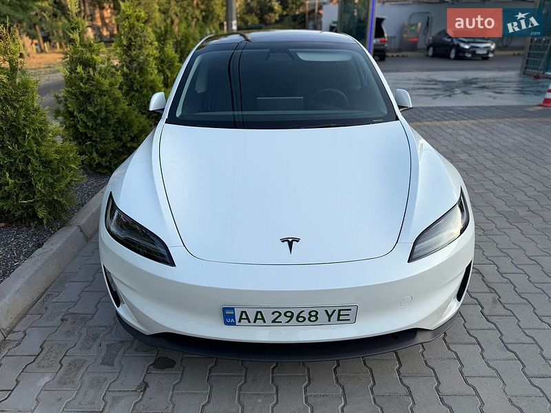Седан Tesla Model 3 2024 в Николаеве