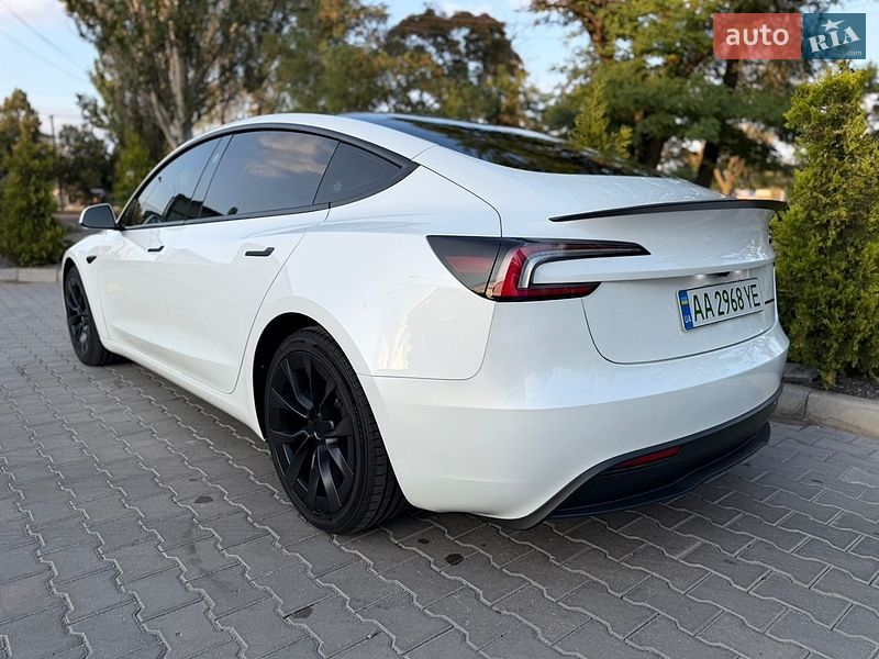 Седан Tesla Model 3 2024 в Миколаєві