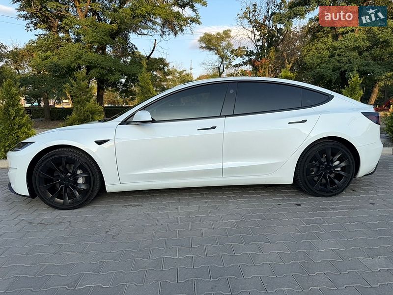 Седан Tesla Model 3 2024 в Николаеве