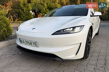 Седан Tesla Model 3 2024 в Николаеве