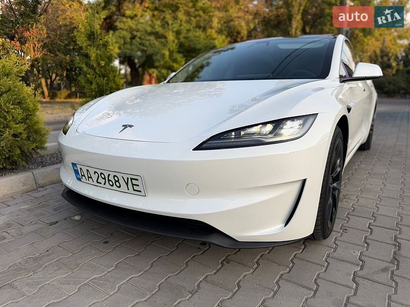 Седан Tesla Model 3 2024 в Николаеве