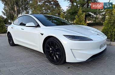 Седан Tesla Model 3 2024 в Николаеве