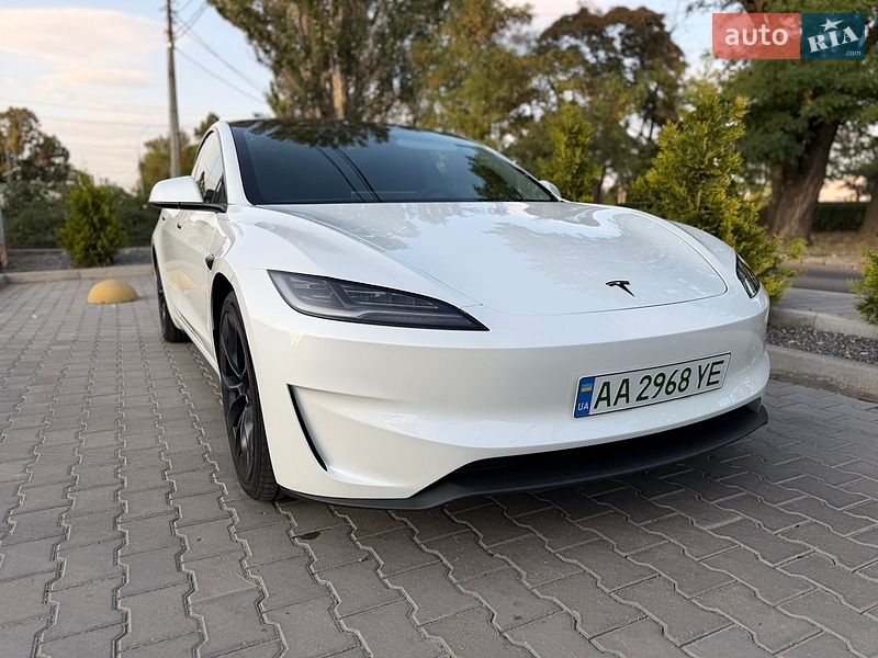 Седан Tesla Model 3 2024 в Николаеве