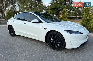 Седан Tesla Model 3 2024 в Миколаєві