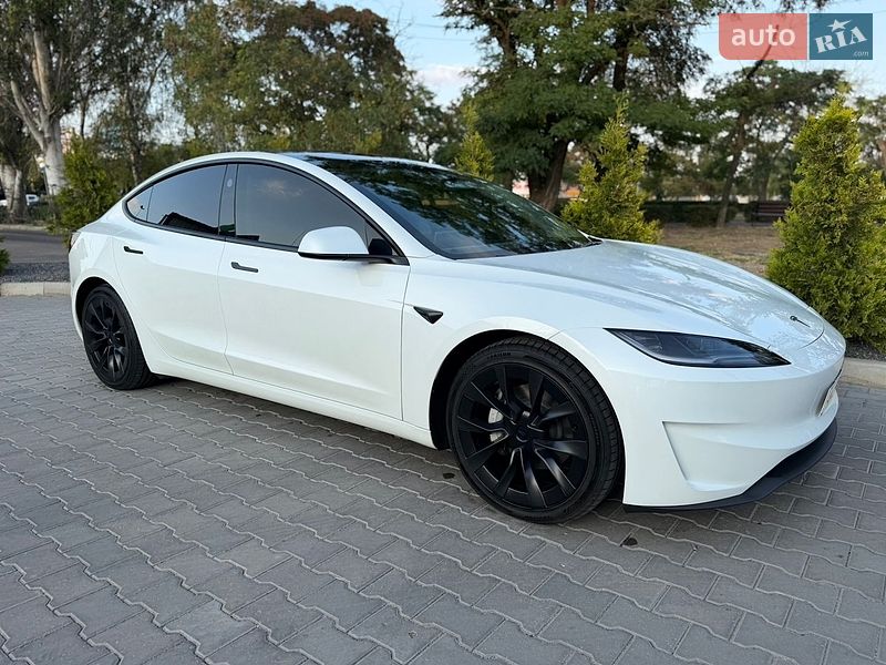 Седан Tesla Model 3 2024 в Миколаєві