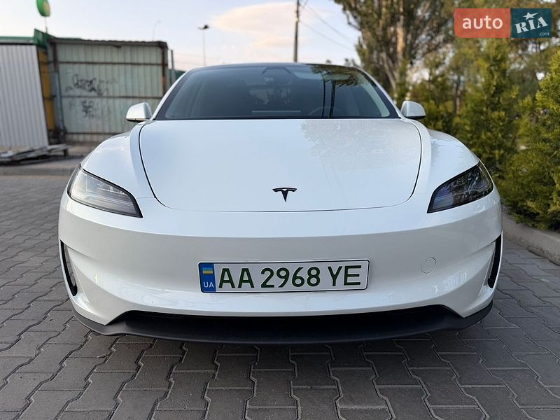 Седан Tesla Model 3 2024 в Николаеве