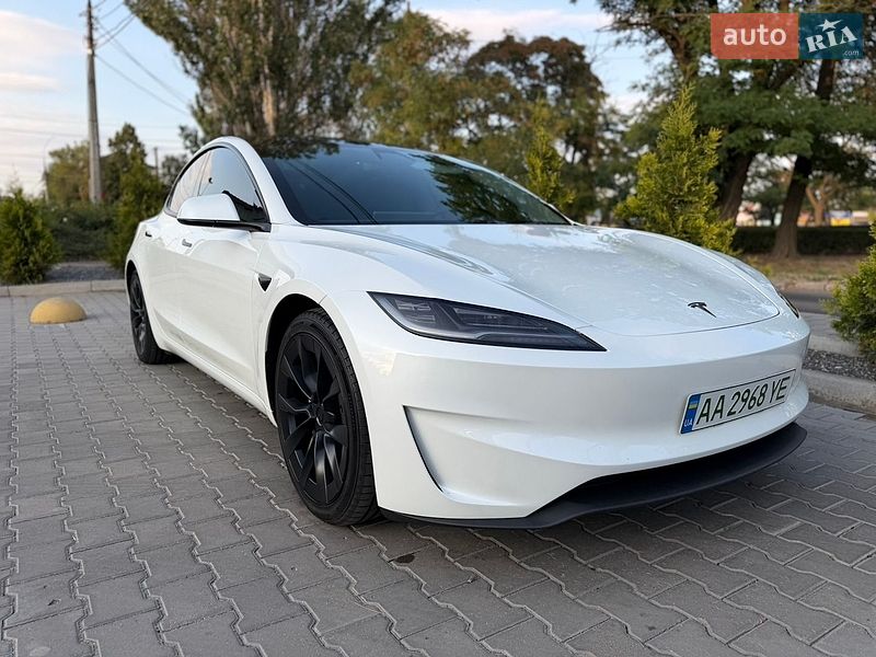Седан Tesla Model 3 2024 в Николаеве