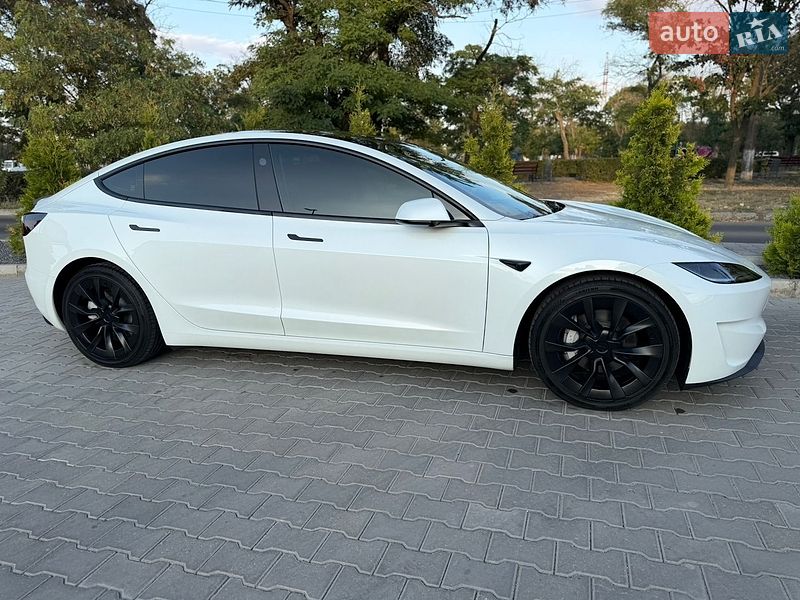 Седан Tesla Model 3 2024 в Николаеве