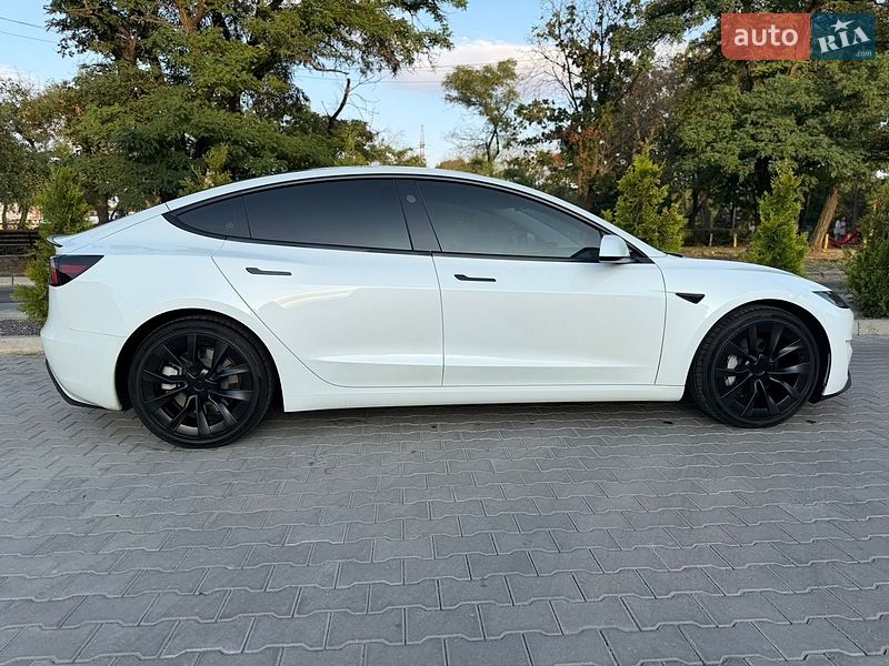 Седан Tesla Model 3 2024 в Николаеве