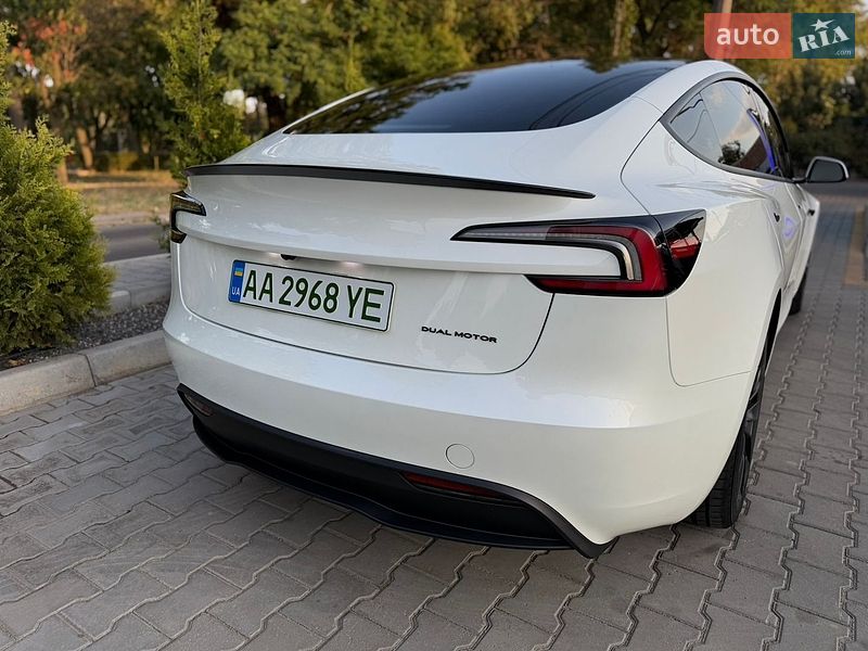 Седан Tesla Model 3 2024 в Миколаєві