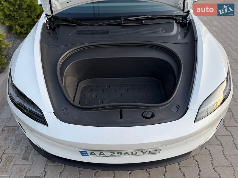 Седан Tesla Model 3 2024 в Николаеве