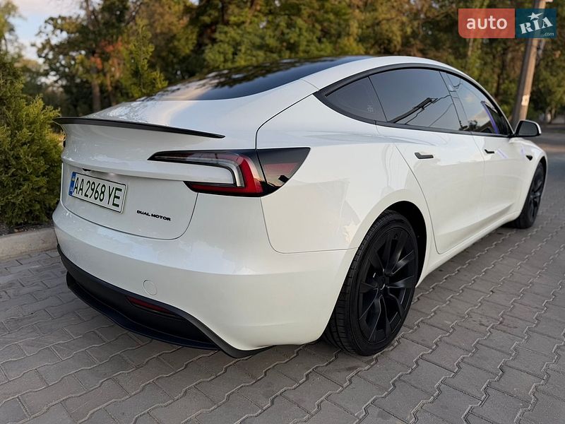 Седан Tesla Model 3 2024 в Николаеве