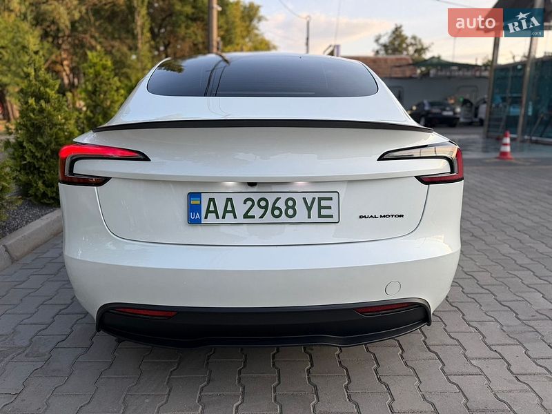 Седан Tesla Model 3 2024 в Николаеве