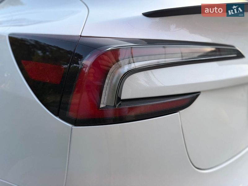 Седан Tesla Model 3 2024 в Миколаєві