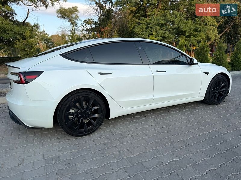 Седан Tesla Model 3 2024 в Николаеве