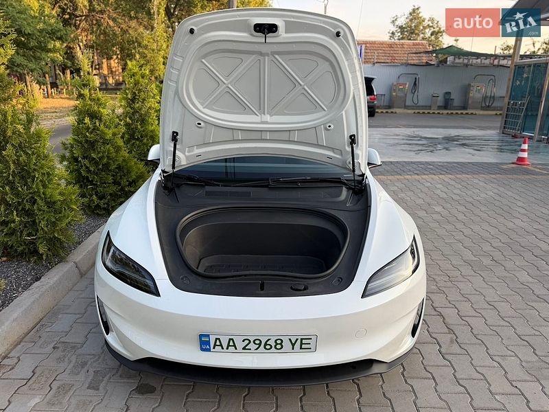 Седан Tesla Model 3 2024 в Николаеве