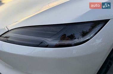 Седан Tesla Model 3 2024 в Николаеве