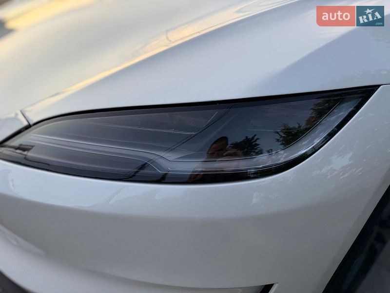 Седан Tesla Model 3 2024 в Николаеве