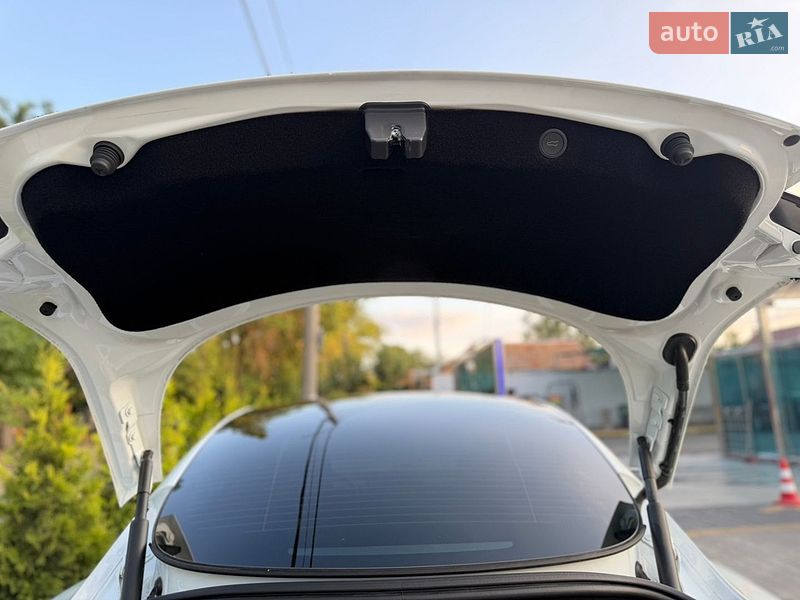 Седан Tesla Model 3 2024 в Миколаєві