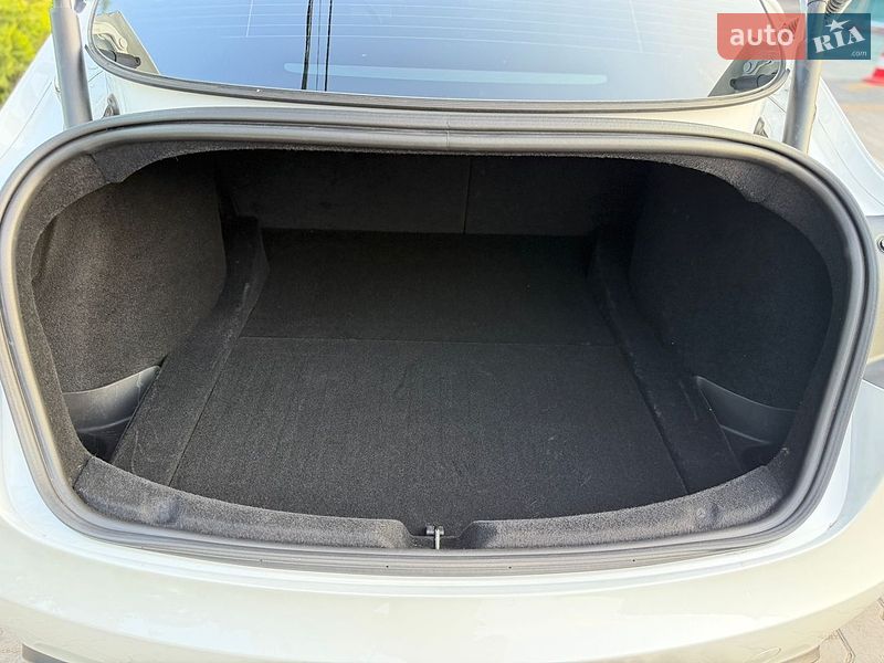 Седан Tesla Model 3 2024 в Николаеве