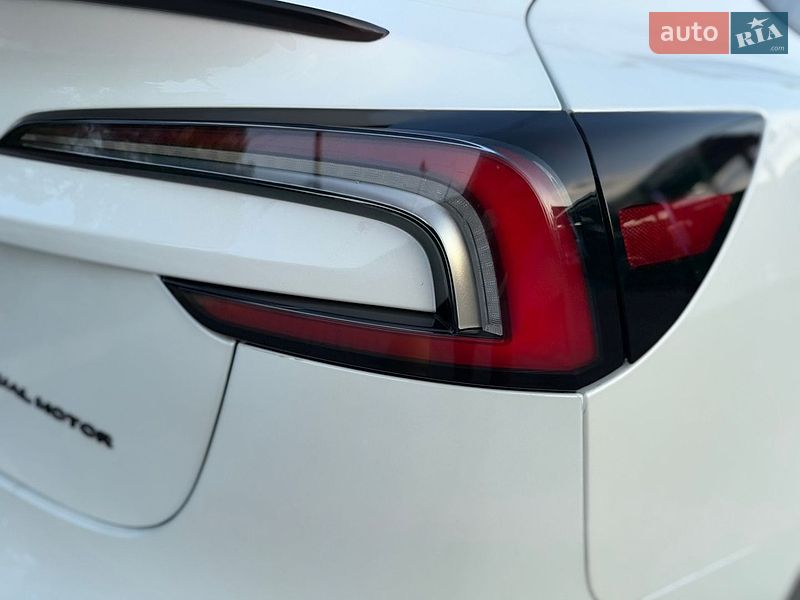 Седан Tesla Model 3 2024 в Николаеве