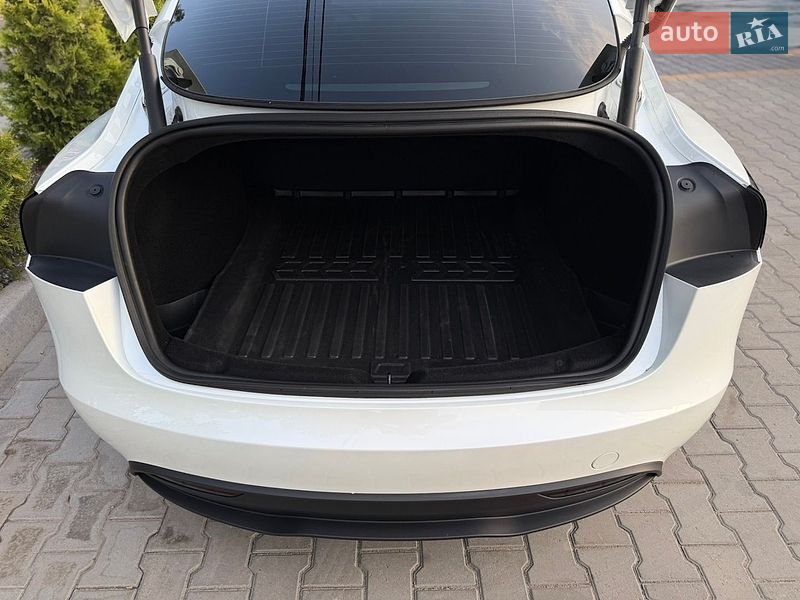 Седан Tesla Model 3 2024 в Николаеве