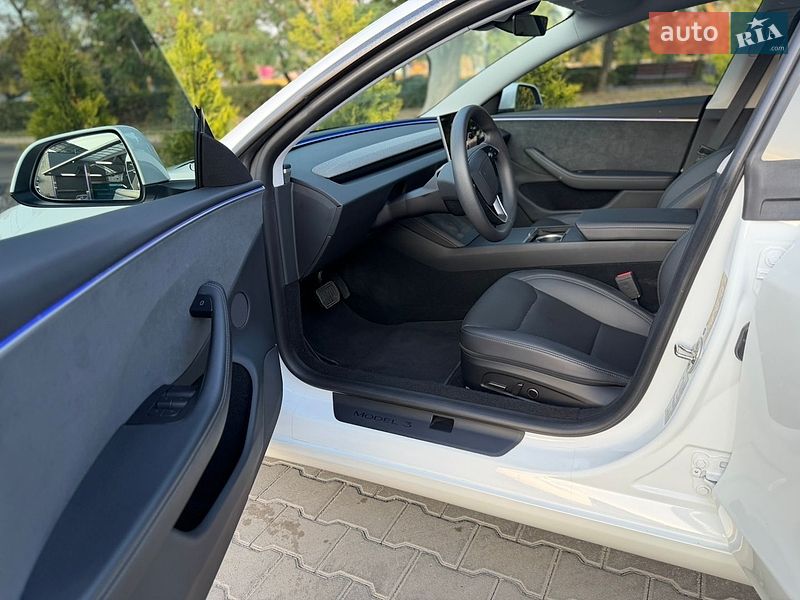 Седан Tesla Model 3 2024 в Миколаєві
