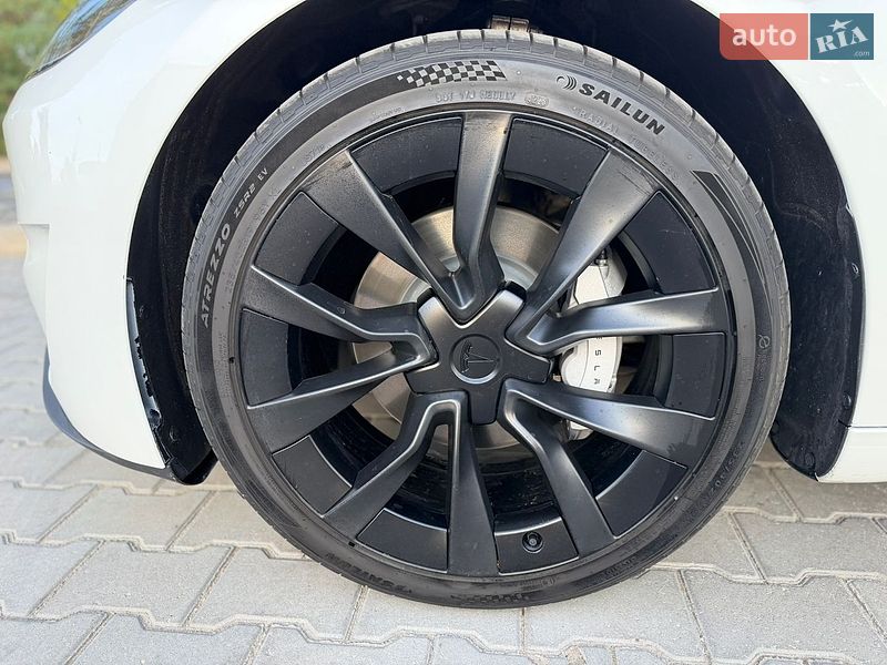 Седан Tesla Model 3 2024 в Николаеве