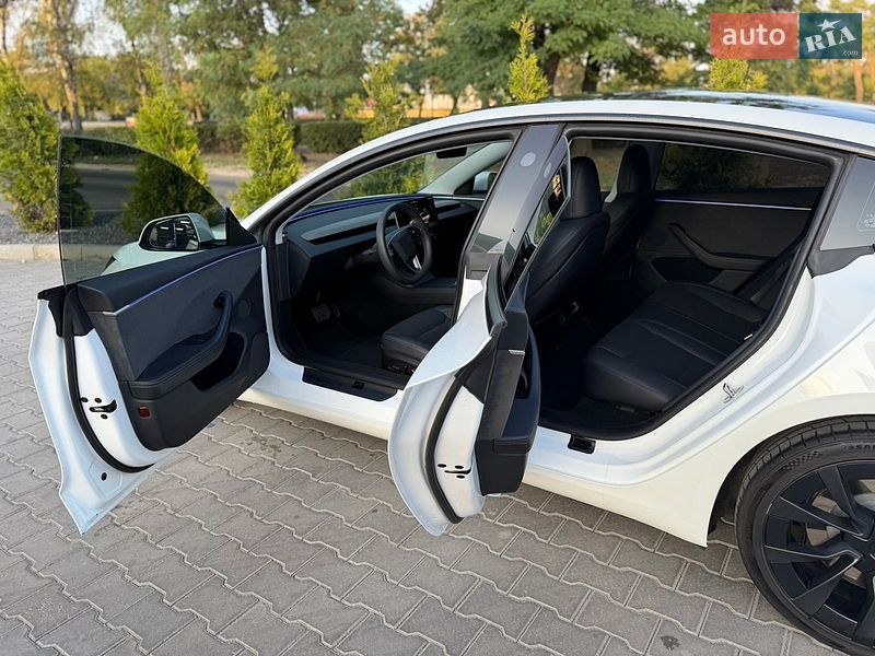 Седан Tesla Model 3 2024 в Николаеве