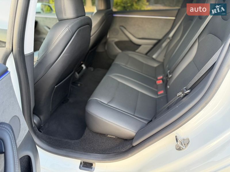 Седан Tesla Model 3 2024 в Николаеве